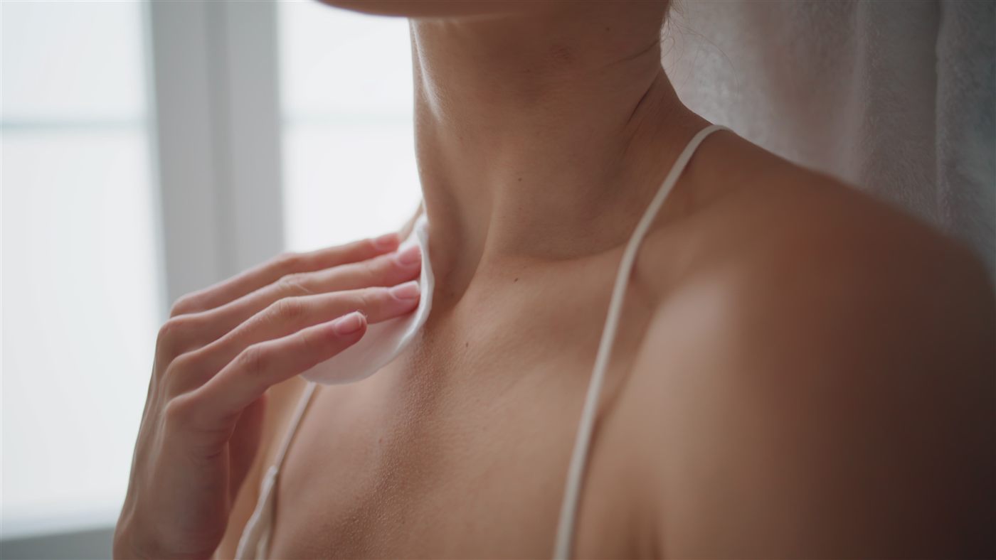 Neck area care ahead of a neck lift